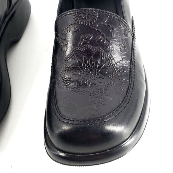 Dansko Women's US 8, EU 38 Black Embossed Floral Print Slip-on Clog/Mules - Picture 7 of 9
